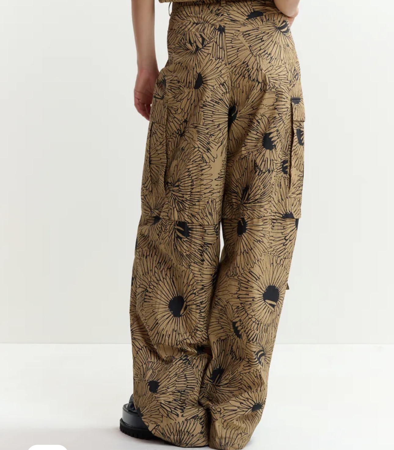 Pantalone cargo fantania Essentiel ESSENTIEL Abbigliamento e accessori > Abbigliamento - dettaglio 2